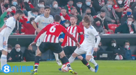 CBA：广东男篮顶住压力 力克广厦